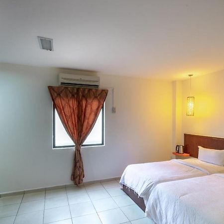 Newbridge Hotel Malacca Buitenkant foto